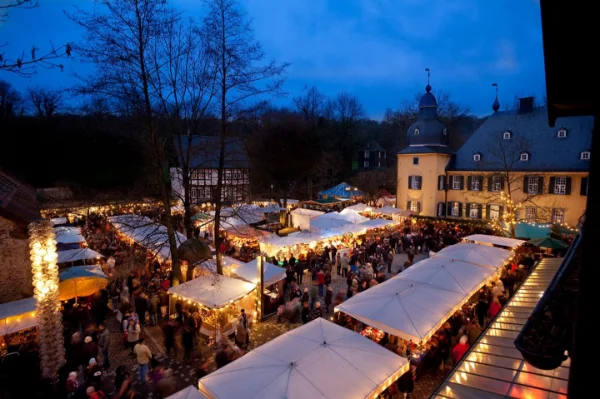 Kerstmarkt Schloss Lüntenbeck - Wuppertal - Duitsland